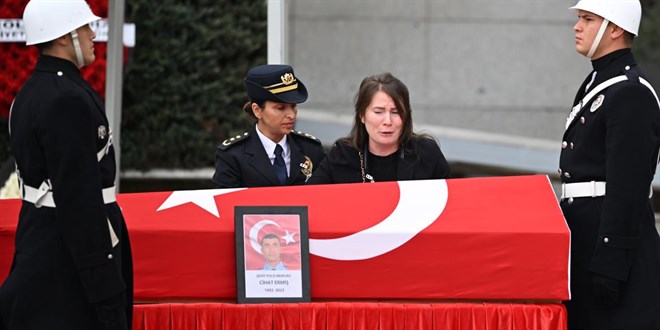 Şehit olan polis memuru Cihat Ermiş, son yolculuğuna uğurlandı