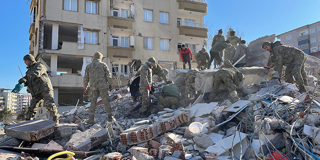 Hatay'da depremde 99 kişinin öldüğü binayla ilgili 2 şüpheli tutuklandı