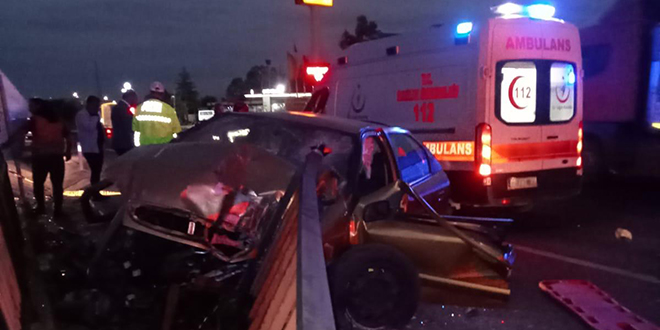 Konya'da bariyere çarpan otomobildeki 2 kişi öldü