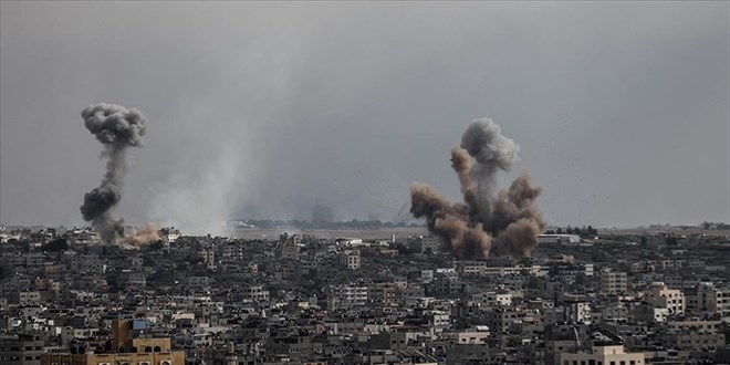 İsrail'in Gazze'ye düzenlediği saldırılarda ölü sayısı 900'e yükseldi