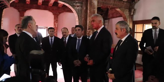 Bakan Ersoy, Kastamonu'daki Mahmut Bey Camisi'ni ziyaret etti
