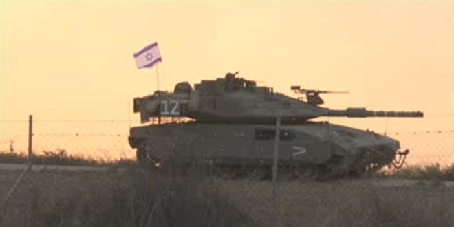 İsrail'in Gazze sınırında tank hareketliliği