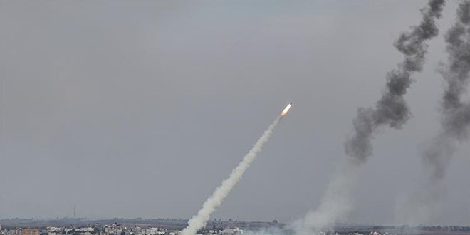 Hamas, Gazze'den srail'in kuzeyine en uzun menzilli fzesini frlatt