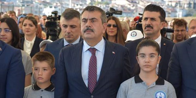 'Bizim yapamadığımız bütün toplumsal rolleri öğretmenlere yüklüyoruz'