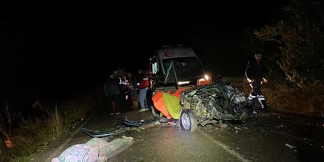 Otomobille kamyonetin çarpıştığı kazada ölü sayısı 5'e yükseldi