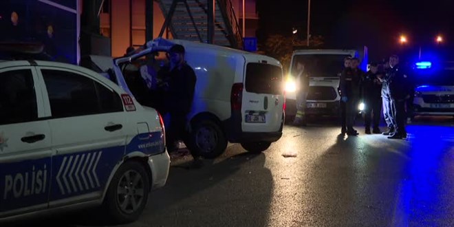Ankara'da üst geçidin ayağına çarpan araçtaki 2 kişi öldü