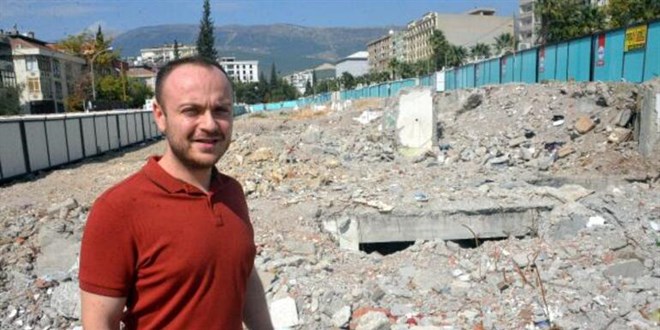 Depremde yıkılan bankanın kasasındaki 2 milyon liralık altını bulunamadı