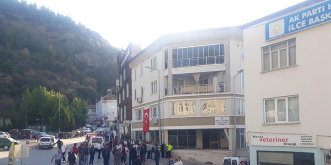 Kahvehanede oturan bacanağına kurşun yağdırdı: 1 ölü, 1 yaralı