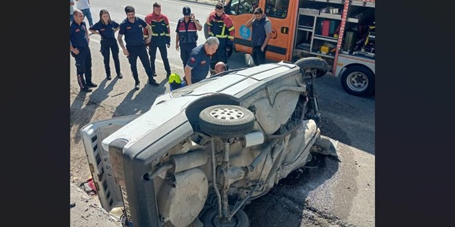 Ayd�n'da devrilen otomobildeki 1 ki�i �ld�, 2 ki�i yaraland�