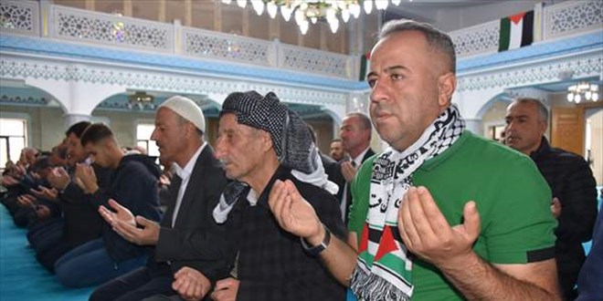 Dou'daki 4 ilde Filistin'de hayatn kaybedenler iin gyabi cenaze namaz klnd