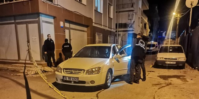 Babasının kavga ettiği şahıslara av bıçağıyla saldırdı: 1 ölü, 1 yaralı