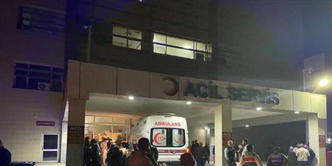 Niğde'de tarım işçilerini taşıyan minibüsün devrildiği kazada 15 kişi yaralandı