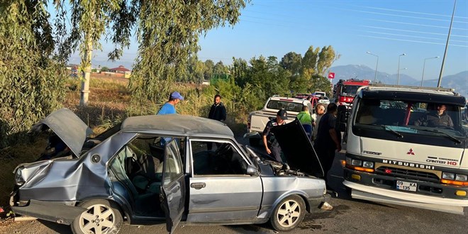 Zincirleme trafik kazas�nda 1 ki�i �ld�, 5 ki�i yaraland�