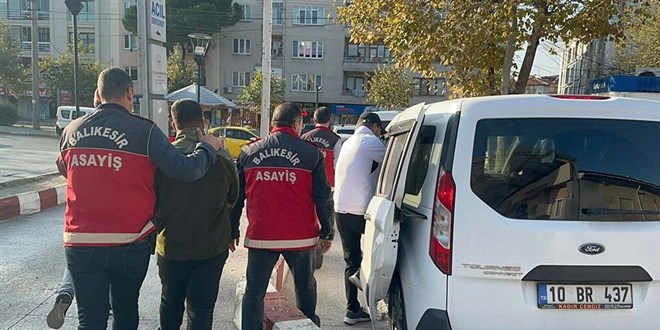 'MİT görevlisiyiz, polisiz' diye kandırdıkları çiftin evini, yazlığını ve iş yerlerini sattırdılar