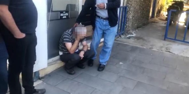 Genç kızın yardım çığlıklarını duyup tacizciyi yaka paça polise teslim ettiler