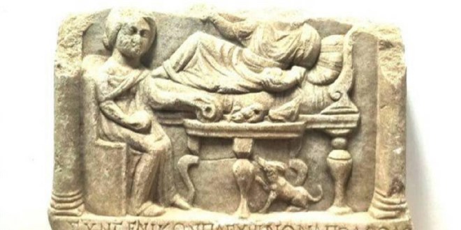 Denizli'de Roma dönemine ait mezar steli ele geçirildi