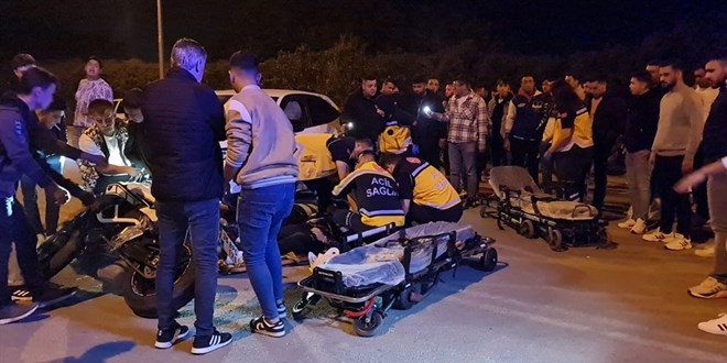 İzmir'de otomobil ile çarpışan motosikletteki 2 kişi öldü