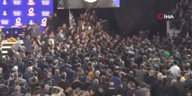 BBP 12. Olağan Büyük Kurultayı'nda kavga: Onlarca partili birbirine girdi