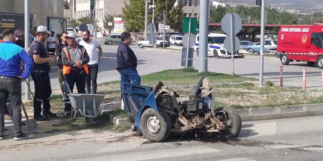Tır ile otomobilin çarpışması sonucu 1 kişi öldü, 1 kişi yaralandı