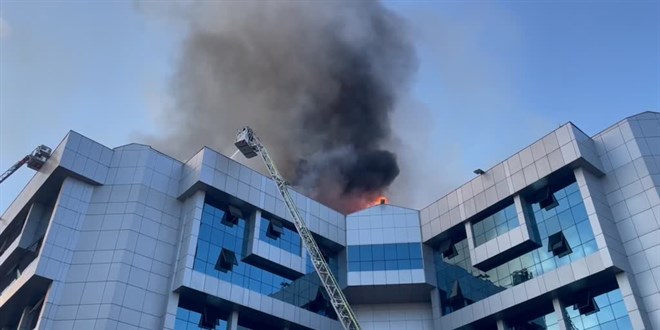 Konya Karatay Belediyesi binasında yangın çıktı