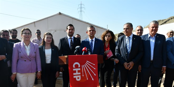 zgr zel: Salondan 1200 seilmi delegemizle el ele, omuz omuza kacam