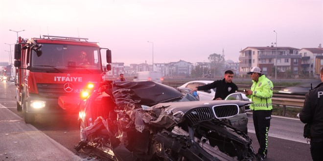 Tırla çarpışan otomobildeki 1 kişi öldü, 2 kişi yaralandı