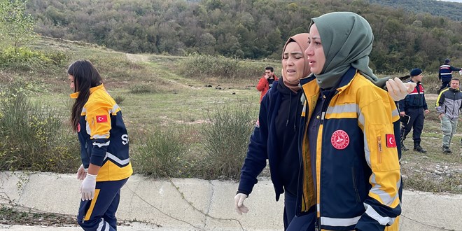 Bartn'da otomobiliyle kaza yapan salk grevlisi hayatn kaybetti