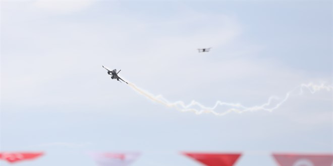 SOLOTÜRK Samsun semalarında gösteri uçuşu yaptı