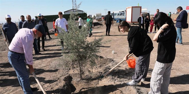 Kayseri'de Cumhuriyet'in 100. yılı dolayısıyla 100 fidan dikildi