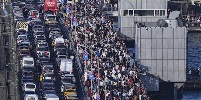 Cumhuriyet'in 100. yıl dönümü etkinliklerine ilgi büyük oldu, trafik kilitlendi