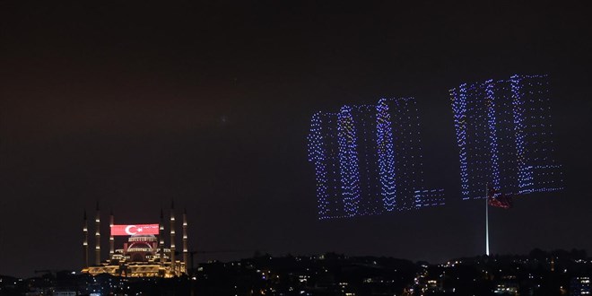 İstanbul Boğazı'nda 100. yıla özel ışık, havai fişek ve dron gösterisi