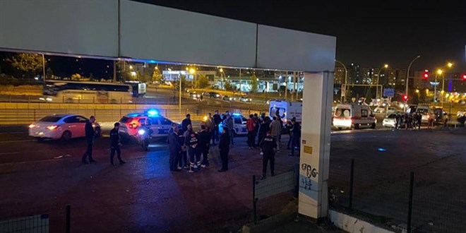 Düğün salonunda akrabalar arasında bıçaklı kavga
