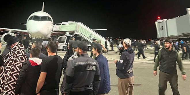 İsrail'den gelen uçağa saldırı: 20 kişi yaralandı, 60 kişi gözaltında