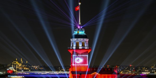 Kız Kulesi'nde Cumhuriyet'in 100. yılına özel ışık gösterileri bugün de sürecek
