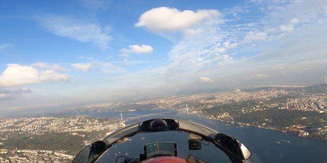 Havadaki 100. yıla özel gösteri kokpitten görüntülendi