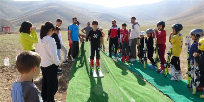 Kar yağmadı; çözümü yağlı halı ve tahtada buldular