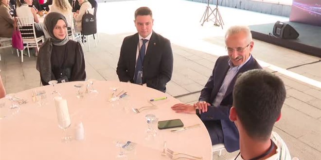 Bakan açıkladı: Ücretsiz 10 GB haftaya hatlara tanımlanacak