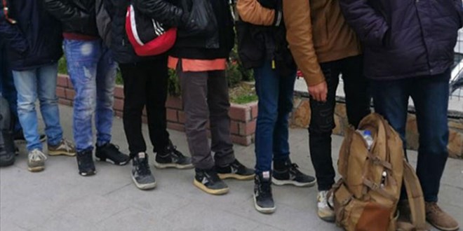 İzmir'deki 'Kalkan Operasyonları'nda 309 düzensiz göçmen yakalandı