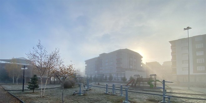 Ardahan ve Kars'ta souk hava kra, buzlanma ve sis oluturdu