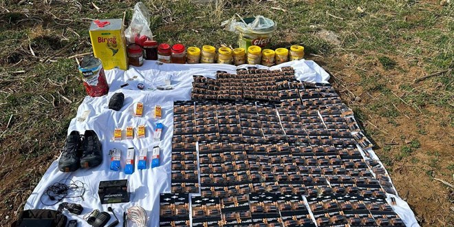 Bitlis'teki terör operasyonunda yaşam malzemeleri ele geçirildi