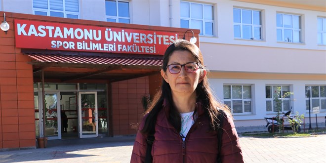 Enkazdan çıkarılan 54 yaşındaki kadın üniversiteye başladı