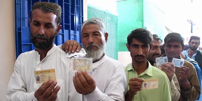 Pakistan'da 5 binden fazla Afgan dzensiz gmen snr d edildi