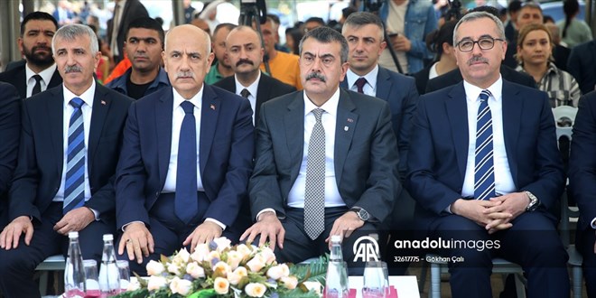 Bakan Tekin'den 'sosyal medya bağımlılığı' önerisi: Önce siz kurtulun!
