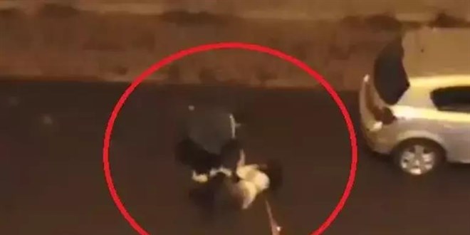 Sokakta sandan tuttuu kadn srkleyip, darp etti; o anlar kamerada