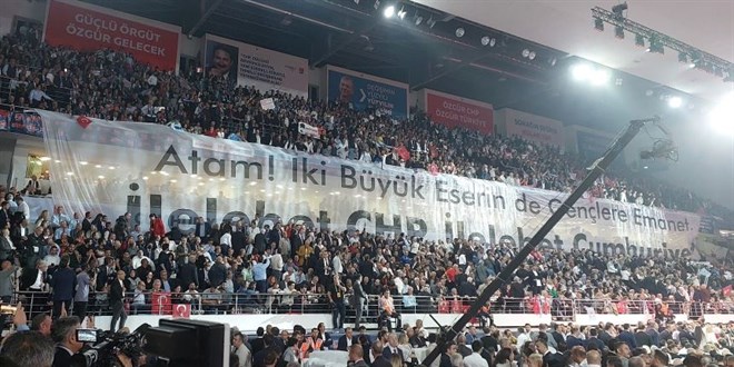 Kılıçdaroğlu ve Özgür Özel Kurultay Salonu'na geldiler