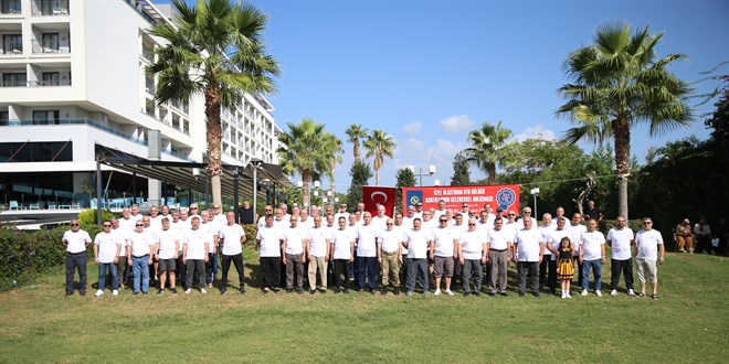 İzmir'de 37 yıl önce askerlik yapanlar 10. kez buluştu