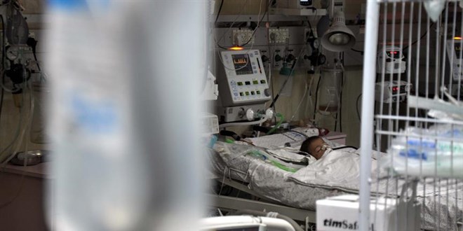 Gazze'de bir hastanenin daha jeneratrleri durdu
