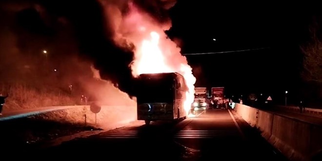 Bolu Dağı'nda otobüs alev alev yandı, faciadan dönüldü