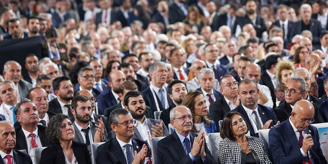 Financial Times ve Bloomberg CHP'deki değişimi yazdı