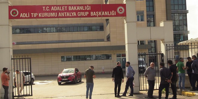 Düğünden dönen otomobil kaza yaptı 2 kişi öldü, 1 kişi yaralandı